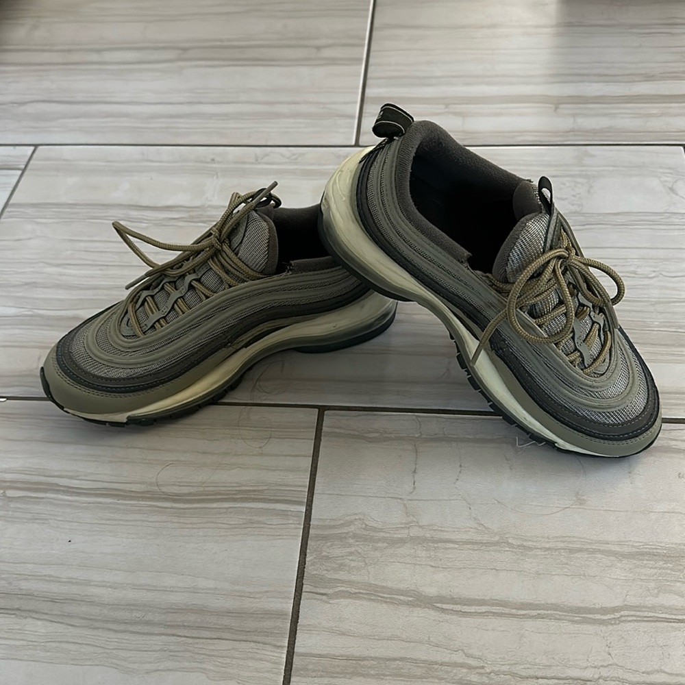 Nike Air Max in sage green